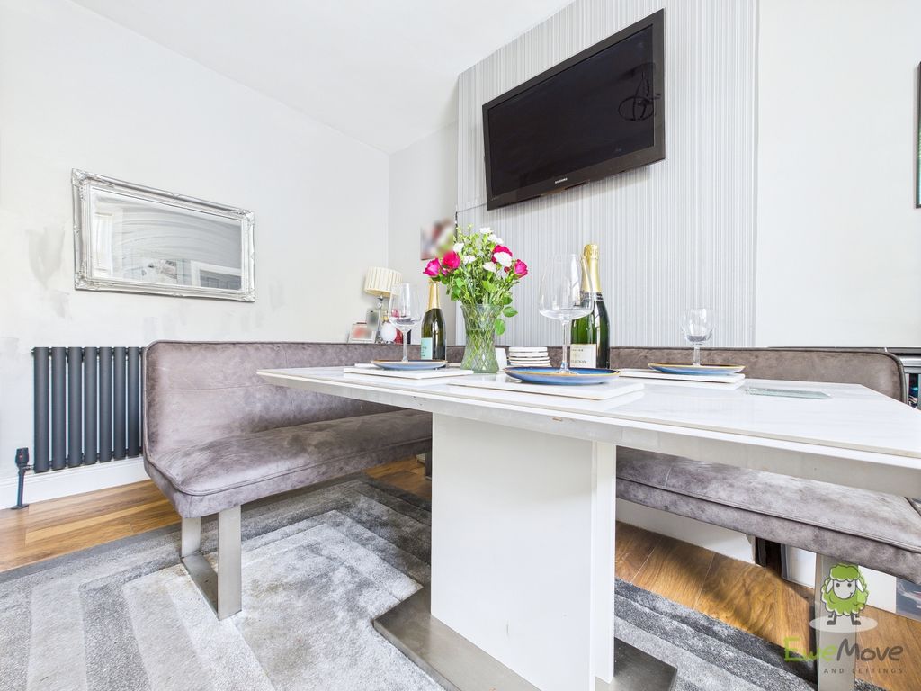 Property photo 3 of 30 Cam01543G0-Pr0138-Still031