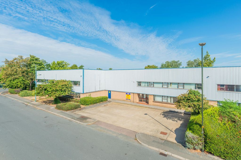 Property photo 3 of 4 34 Ashchurch Business Park Tewkesbury8.Jpg