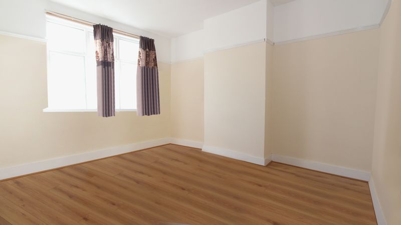 Property photo 3 of 8 Photo 12