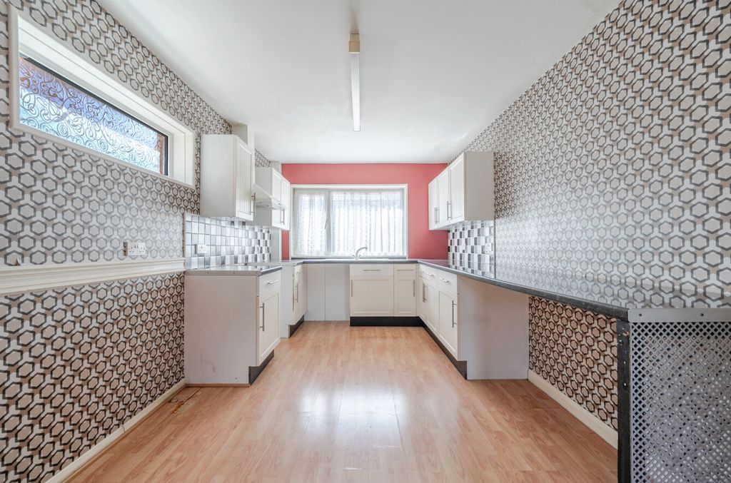 Property photo 3 of 14 1508320-1-6A7c590...