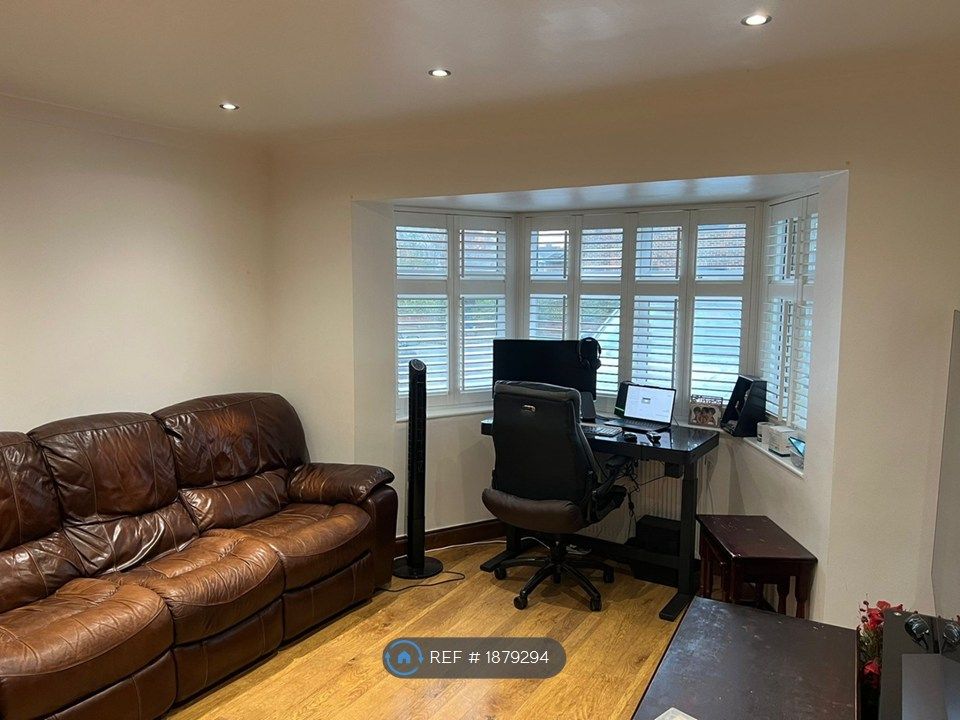 Property photo 2 of 4 Reception 1 Or 5th Large Bedroom