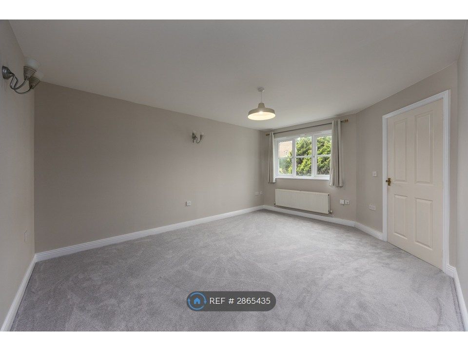 Property photo 3 of 19 Lounge