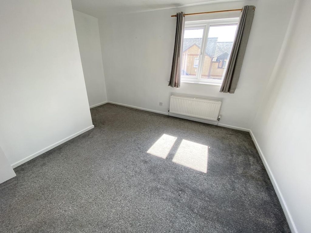 Property photo 2 of 5 Bedroom