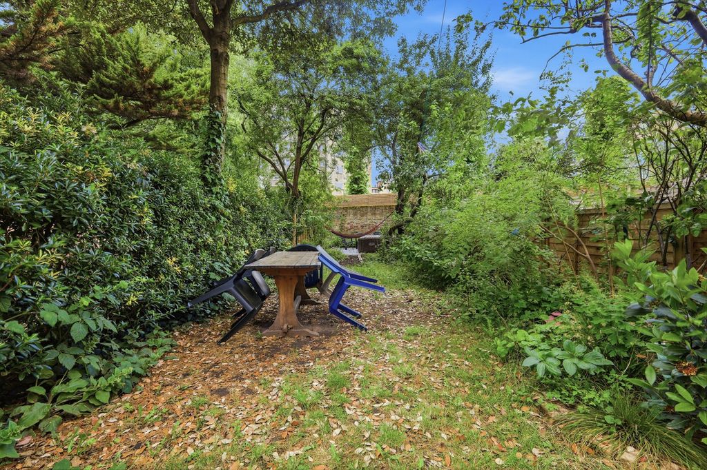 Property photo 3 of 18