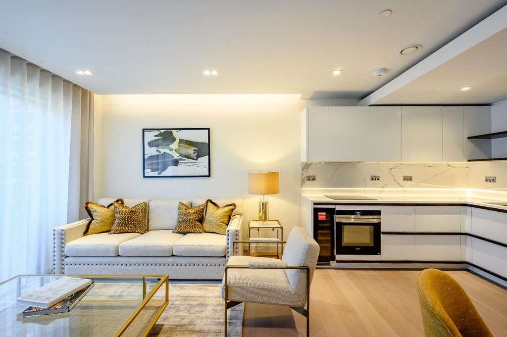 Property photo 2 of 13 8429664-Interior01.Jpg