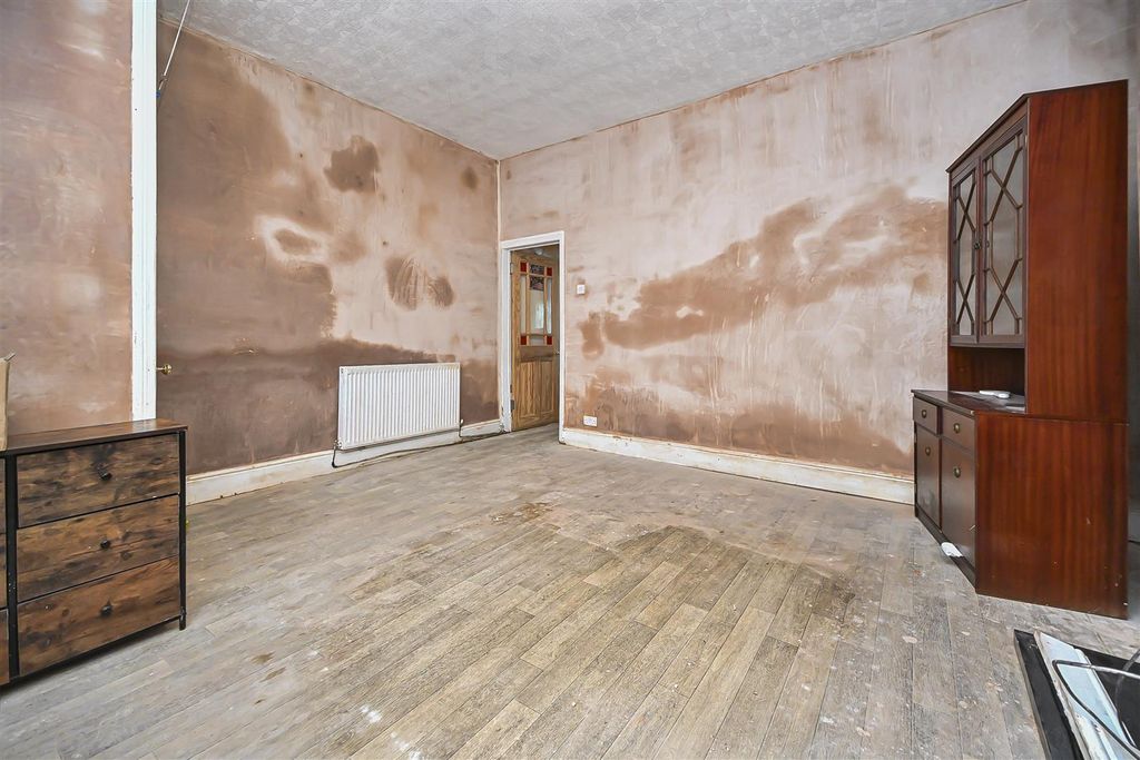 Property photo 3 of 22 13 Robertshaw Street Lounge (2).Jpg