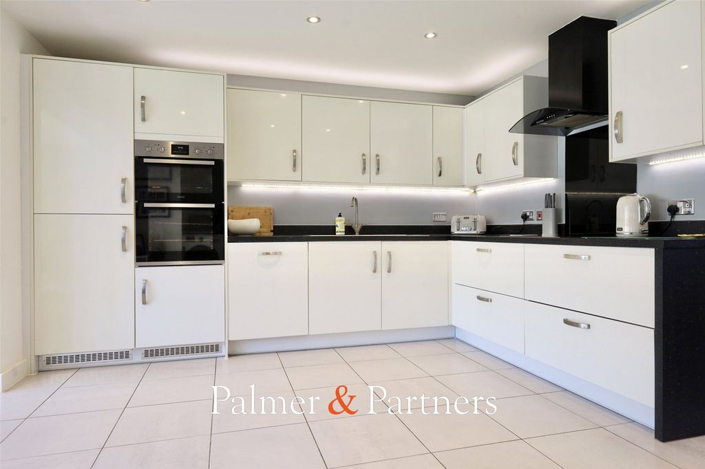 Property photo 2 of 20 Picture No. 05