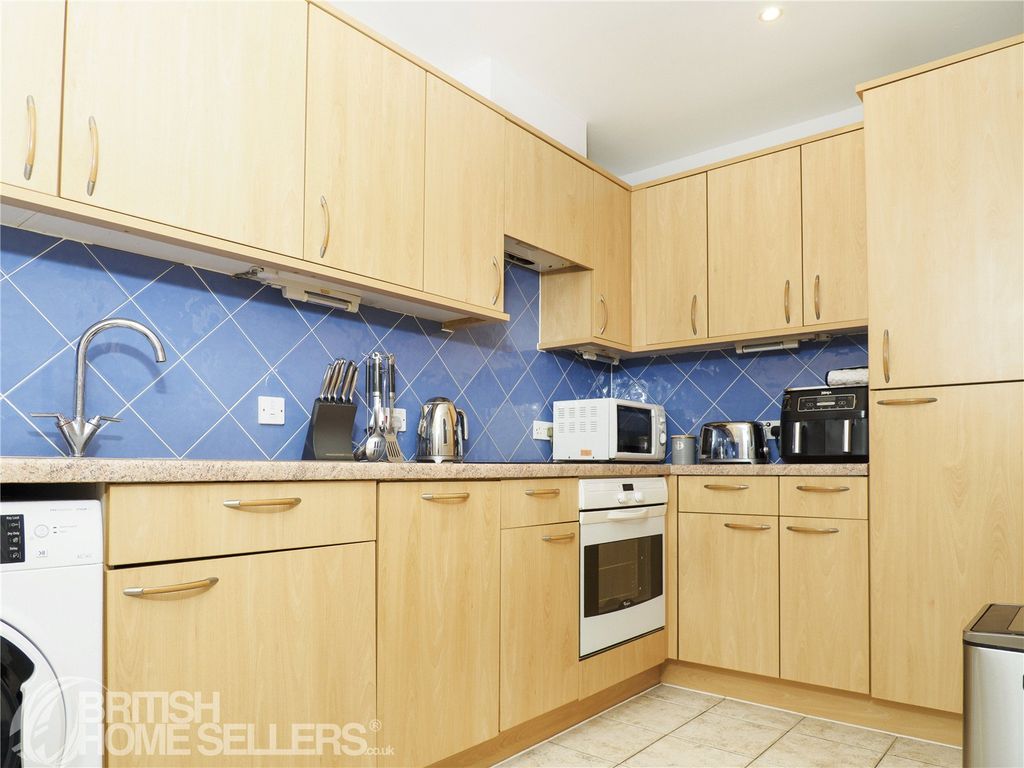 Property photo 2 of 15 Picture No. 11