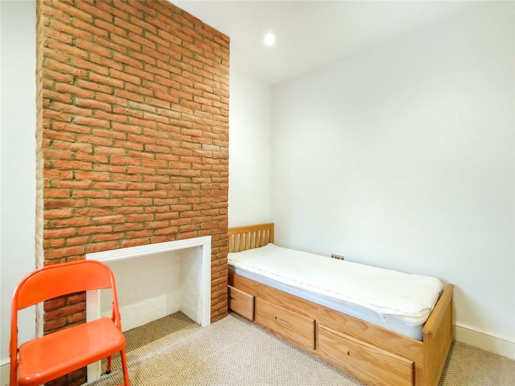 Property photo 2 of 11 Picture No. 12