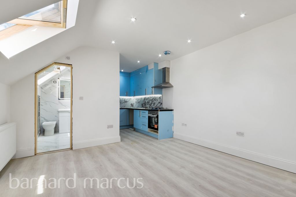 Property photo 2 of 6 Balcony