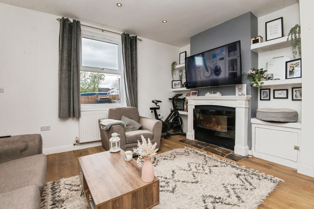 Property photo 3 of 16 Photo