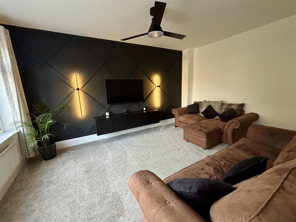 Property photo 3 of 10 Sitting Room