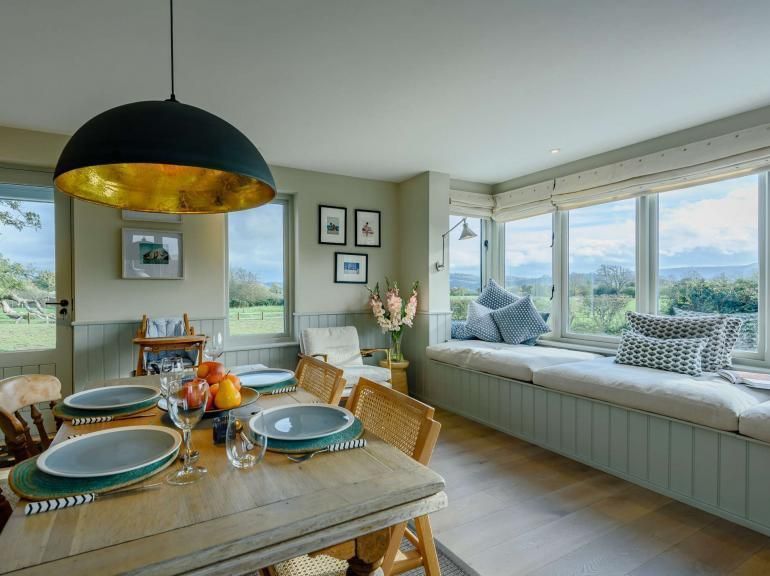 Property photo 3 of 16 Dining Area