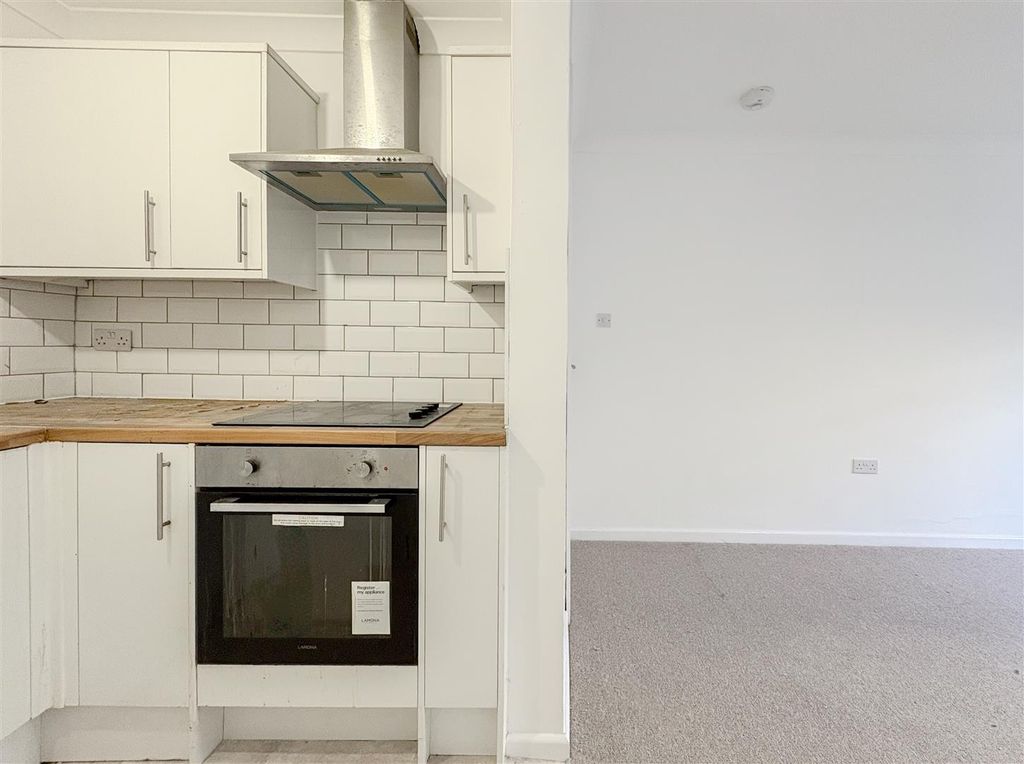 Property photo 3 of 14 Kitchen