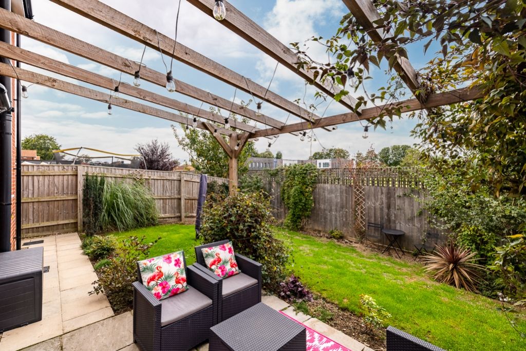 Property photo 3 of 25 64 De Montford Gardens (Boston)-11