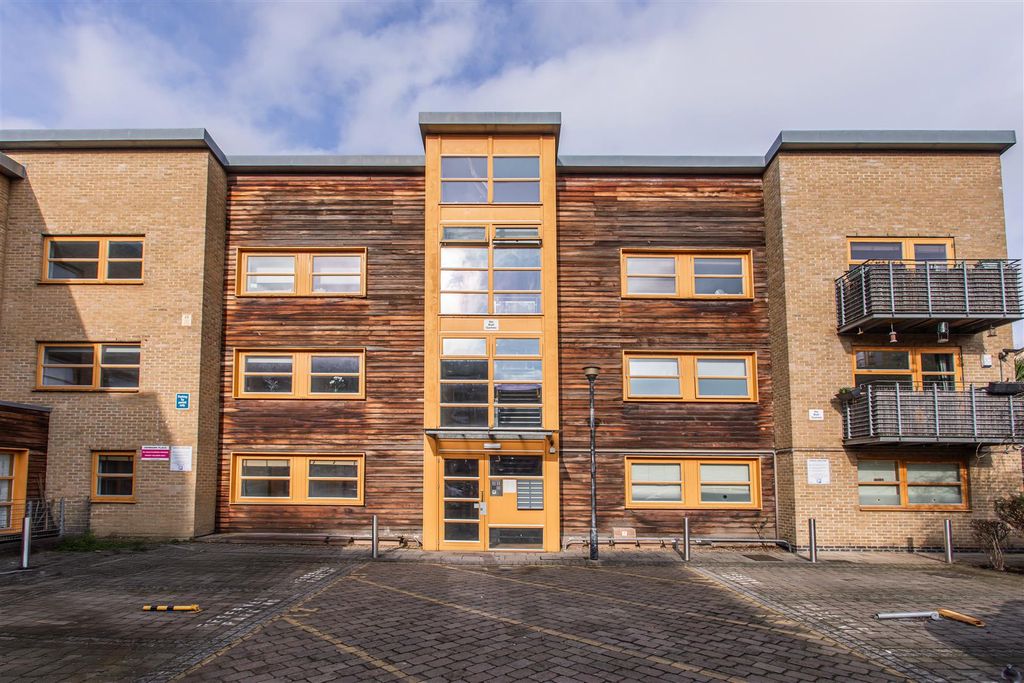 Property photo 1 of 15 Exterior