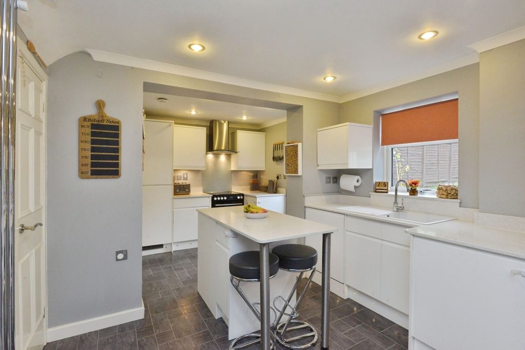 Property photo 3 of 17 Pbox-Img.Jpg