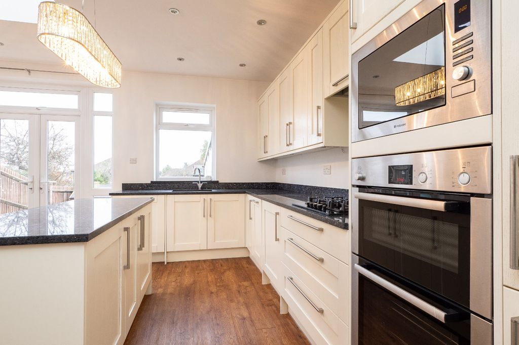 Property photo 3 of 33 Picture No. 10