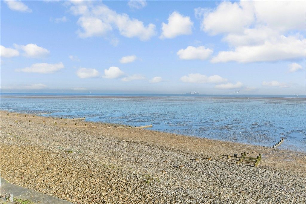 Property photo 2 of 9 Minster Beach