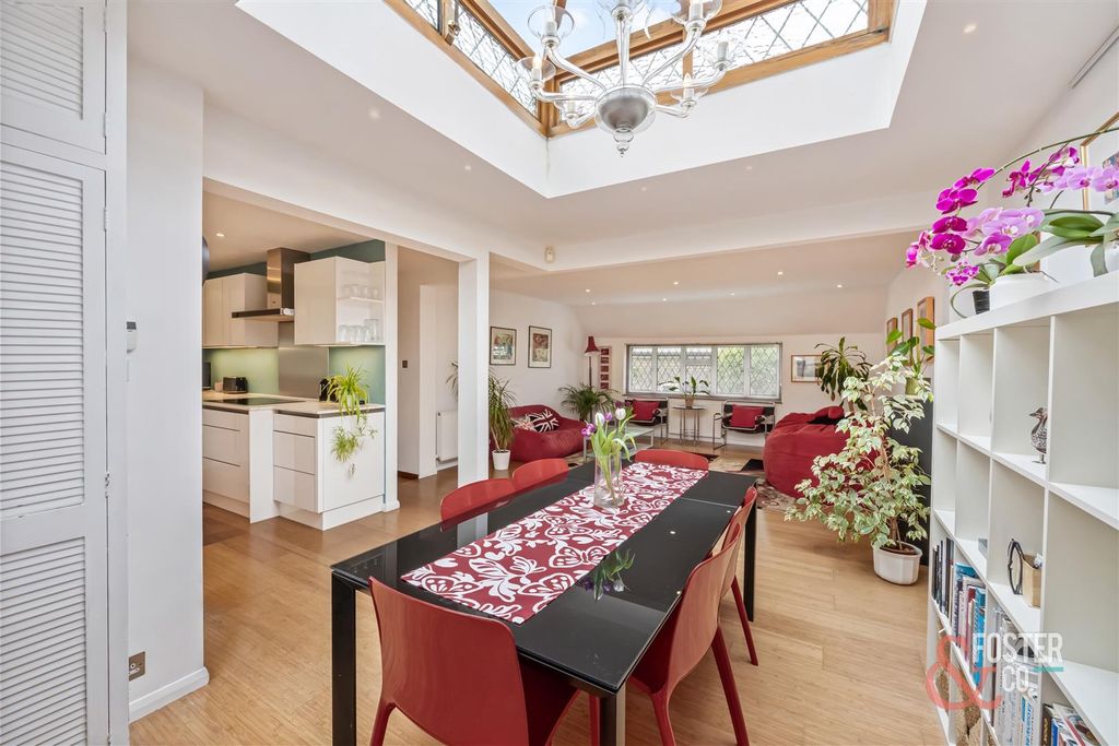 Property photo 3 of 31 Bishops Road, 34-017.Jpg