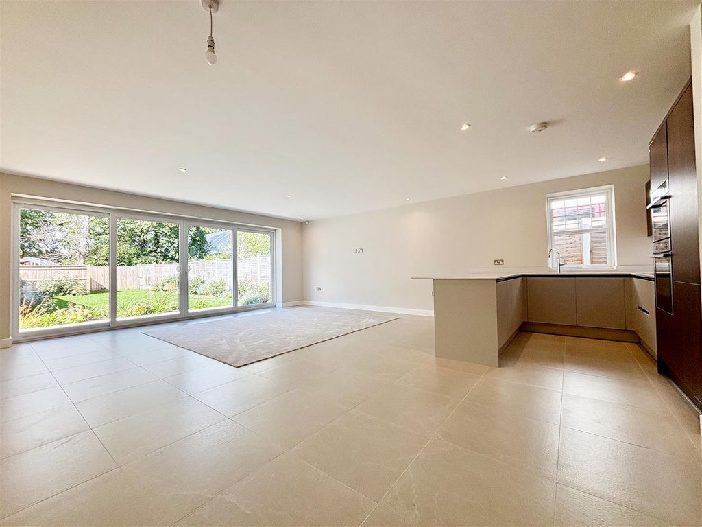 Property photo 3 of 23