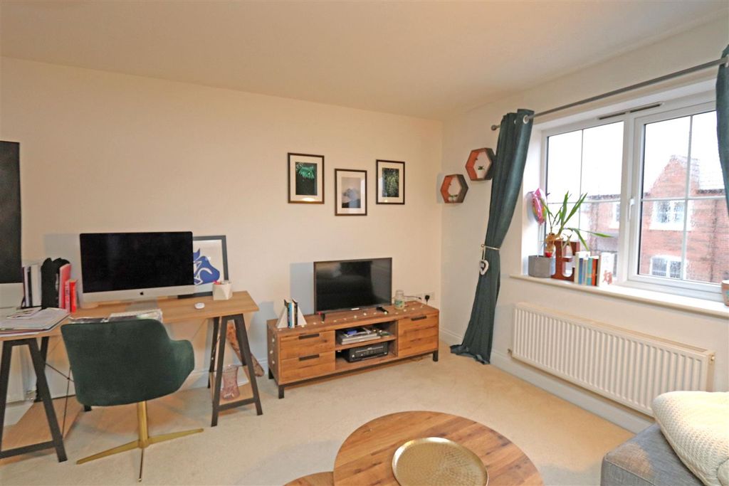Property photo 2 of 10