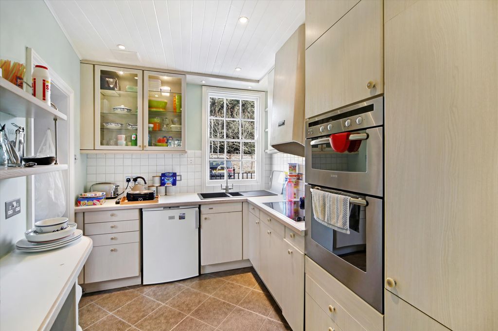 Property photo 3 of 18 Image