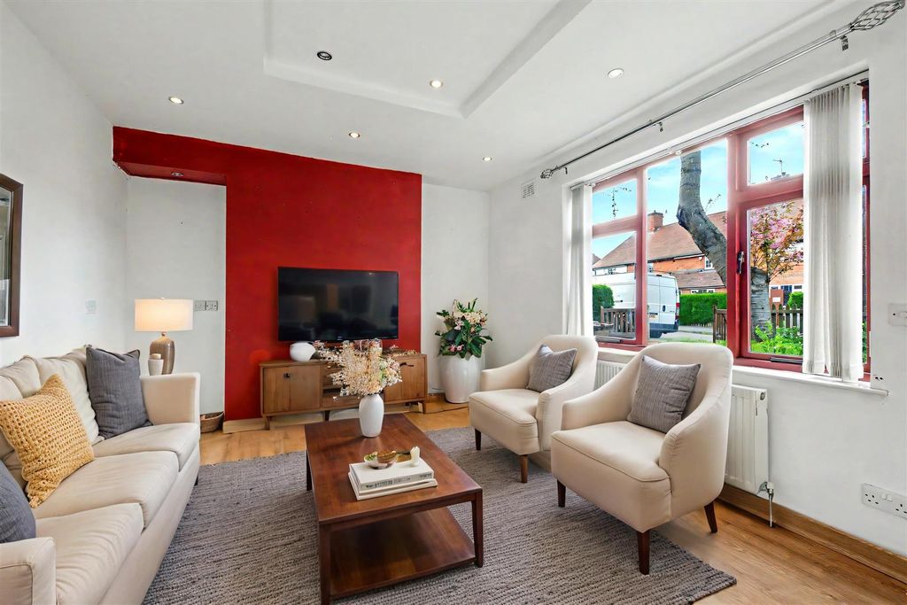 Property photo 2 of 11 Lounge Vf_1.Jpeg