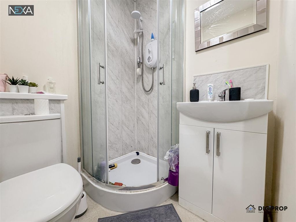 Property photo 2 of 5 Rom2_Ensuite.Jpg