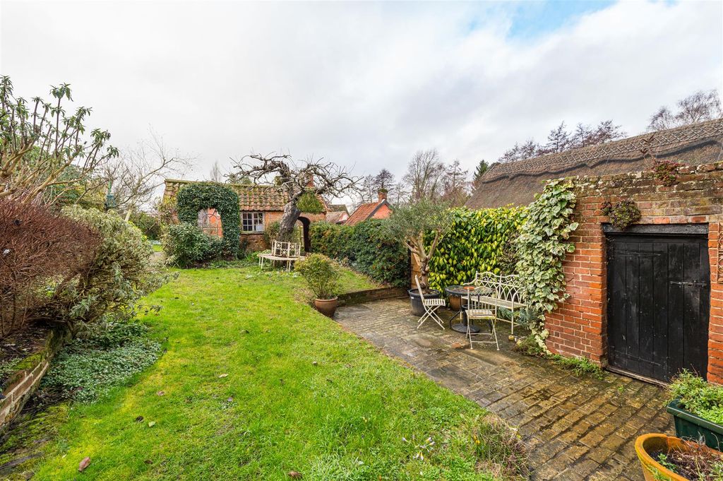 Property photo 2 of 20