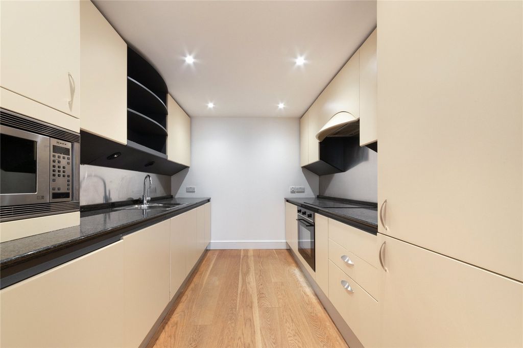 Property photo 3 of 29 Picture No. 33