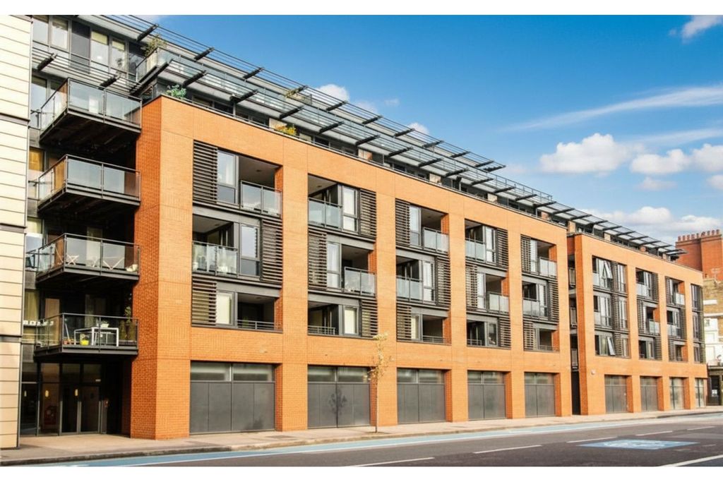 Property photo 1 of 9