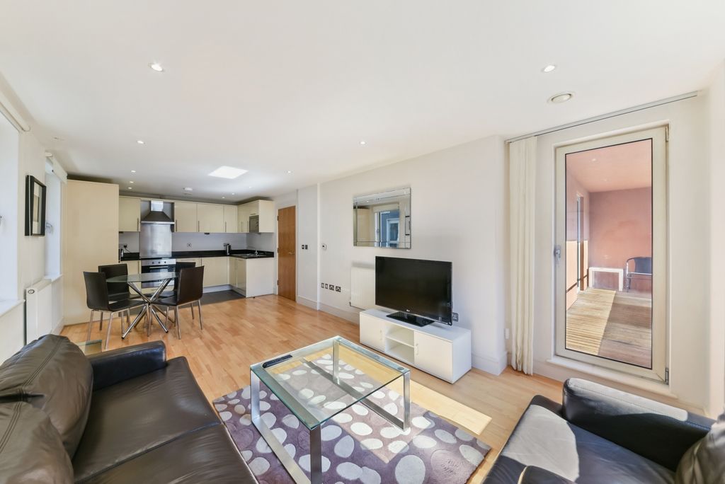 Property photo 1 of 11 Living