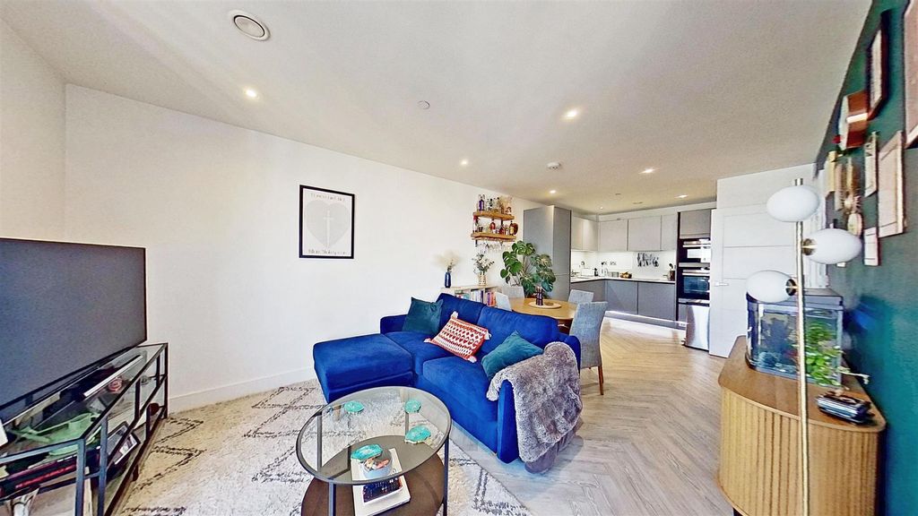 Property photo 1 of 18 Jacquard-Appartments-Wandsworth-Sw18-05272026_1838