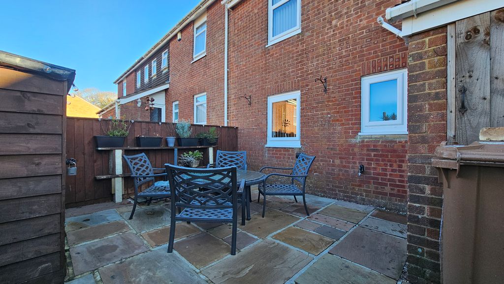 Property photo 2 of 18 Front Garden