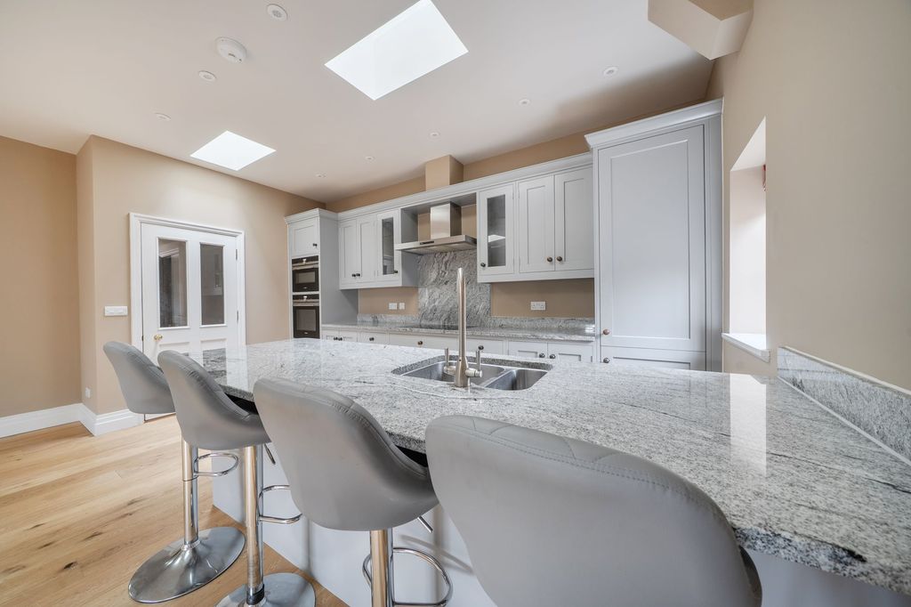 Property photo 2 of 21 Kitchen