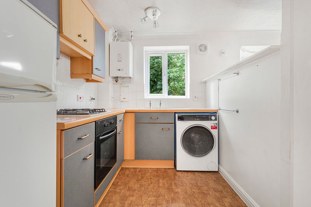 Property photo 3 of 18 Reception/Kitchen