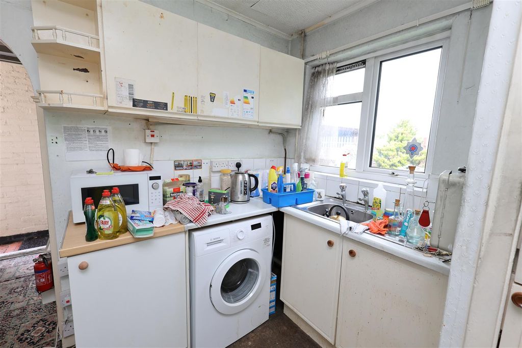 Property photo 2 of 14 Kitchen