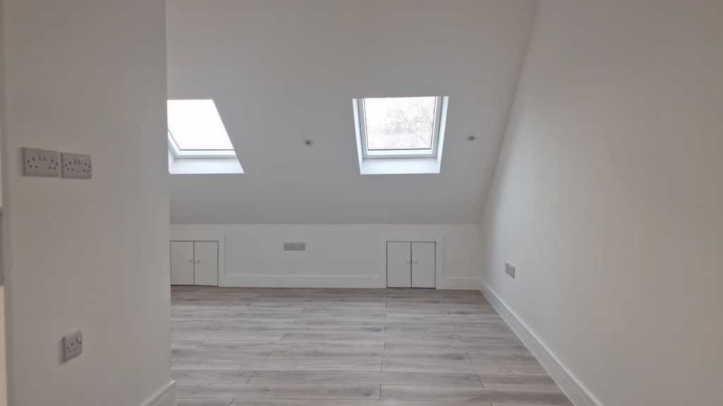 Property photo 1 of 6 Loft
