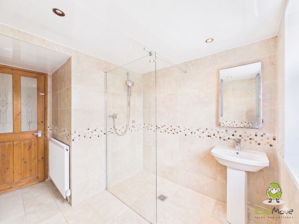 Property photo 3 of 17 Bathroom. Emilydimelowewemovewhitchurchandnantwich