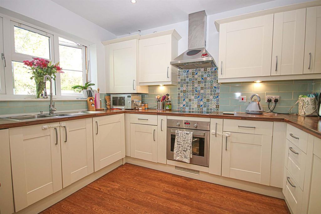 Property photo 3 of 13 Kit2.Jpg