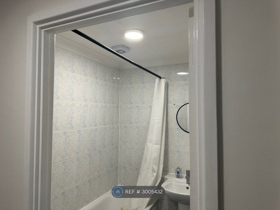 Property photo 3 of 13 Bathroom