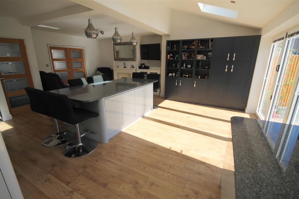 Property photo 3 of 26 Wwr Kitchen iv.Jpg