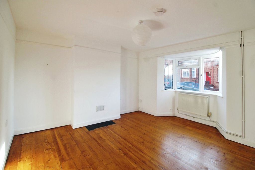 Property photo 2 of 16 Picture No. 17