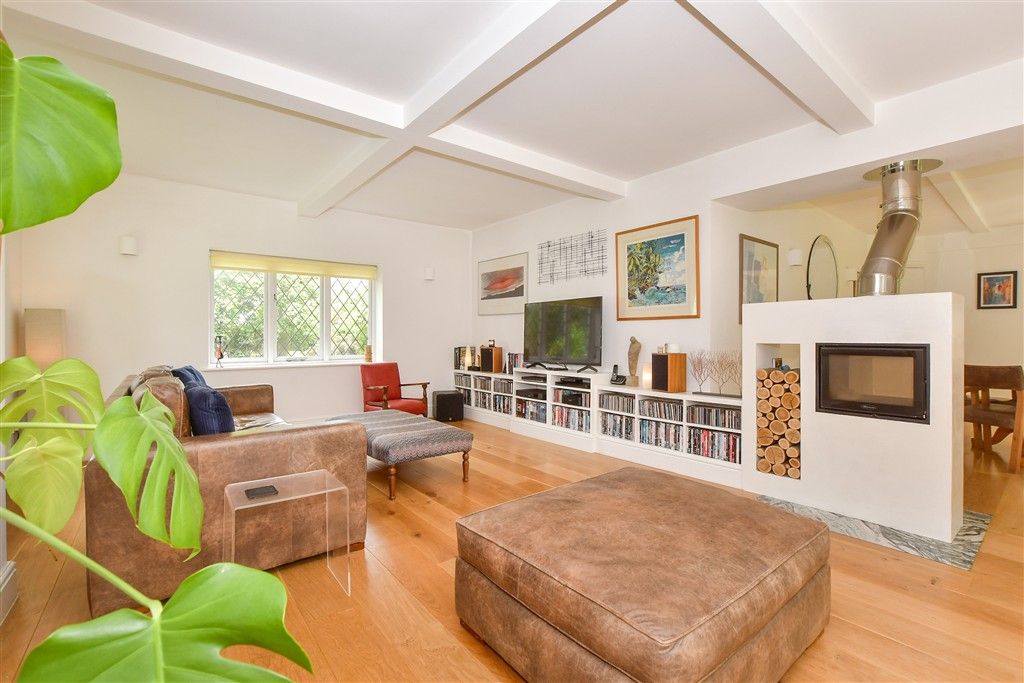 Property photo 2 of 22 Sitting Room