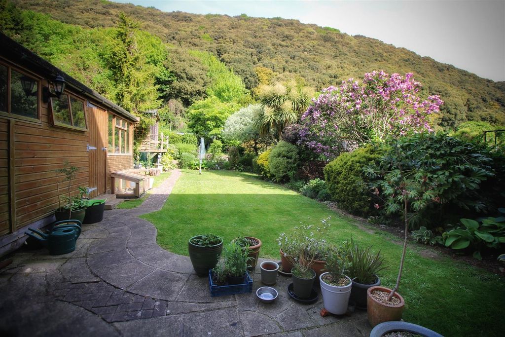 Property photo 2 of 33