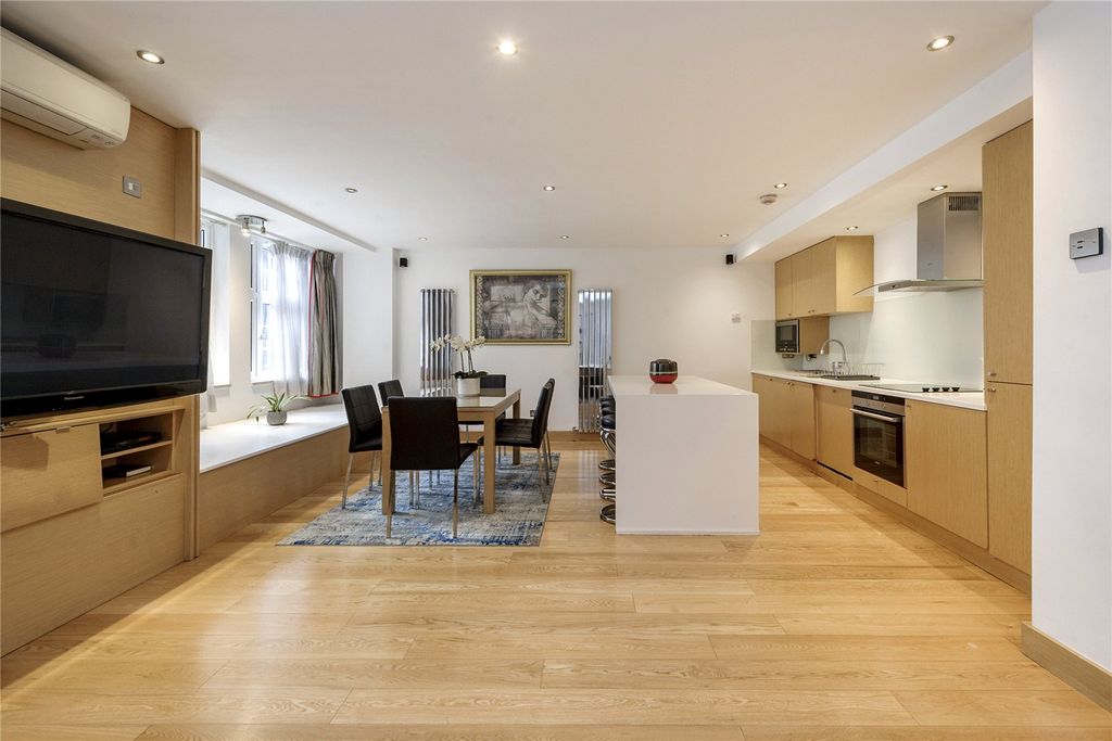 Property photo 3 of 19 Dining/Kitchen