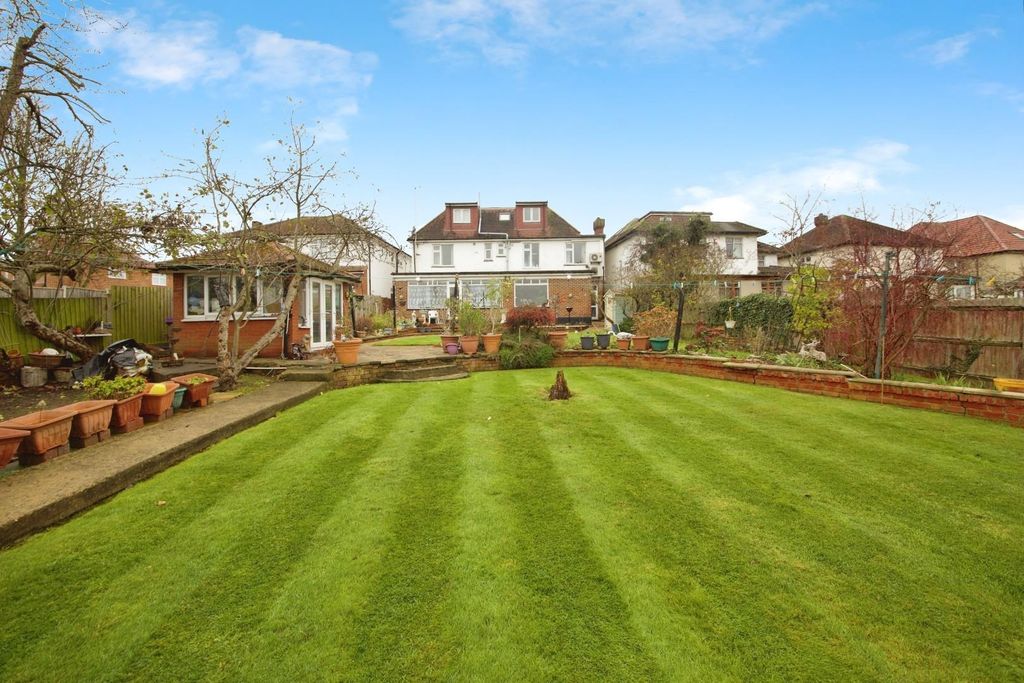 7 bed detached house for saleWoodhill Crescent, Harrow HA3