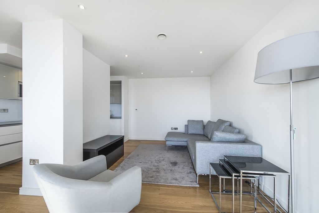 Property photo 3 of 11 Regents Wharf
