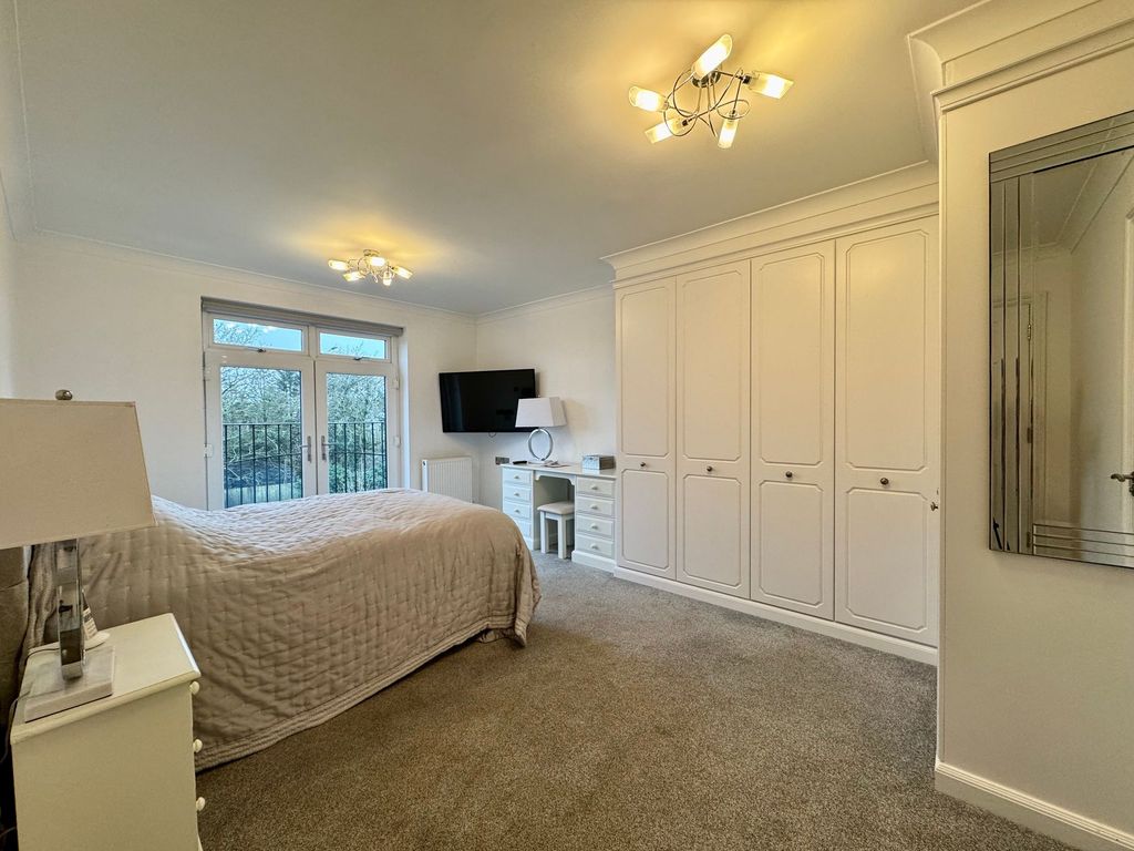 Property photo 3 of 16 Bedroom